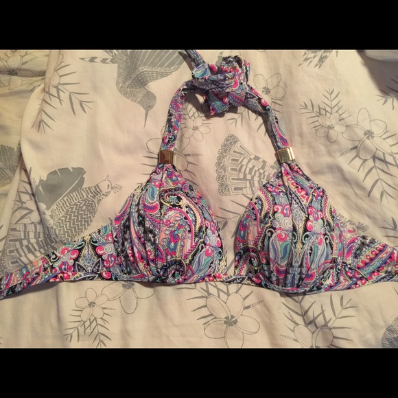 SOLD IN BUNDLE---Vs medium paisley suit top