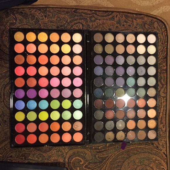 120 Color Palette Eyeshadows by bhCosmetics