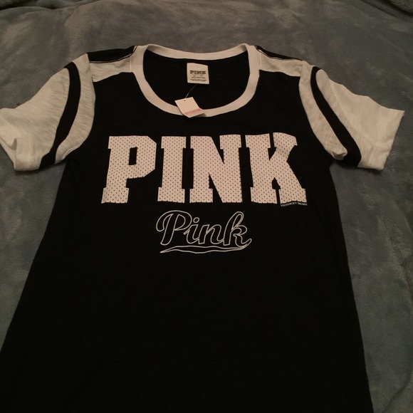 VS varsity Tee🎀🎀