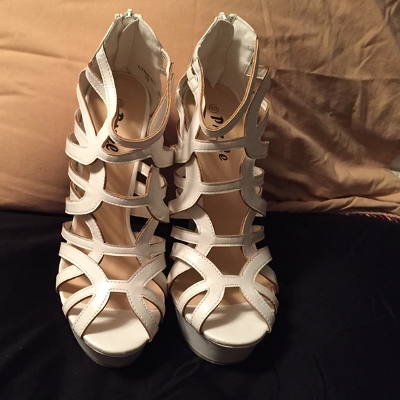 💥NEW💥 all white 6 inches heels!