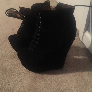 Platform shoe boots