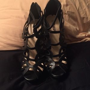 ♦️NEW♦️  6 inches black heels with platform!