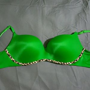 5 Victoria Secret bras