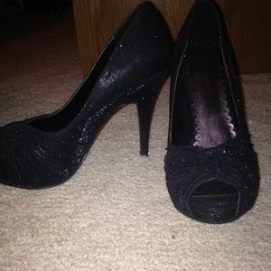 NWOT - BLACK SPARKLE HEELS