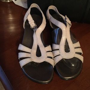 Clarks Bendables beige sandles