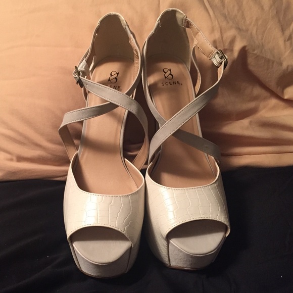 💥💥NEW💥💥 Tan 6inches with platform heels,