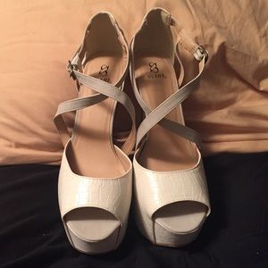 💥💥NEW💥💥 Tan 6inches with platform heels,