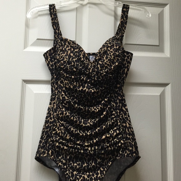 Trimshaper Leopardprint bathing suit