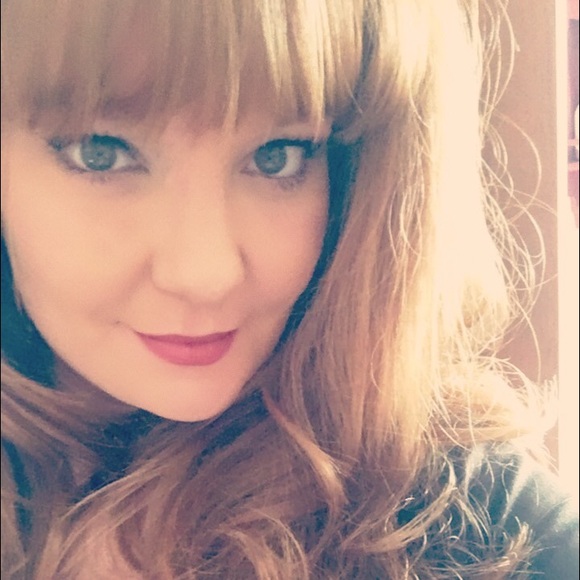 Meet your Posher, Amy - Picture 2 of 2