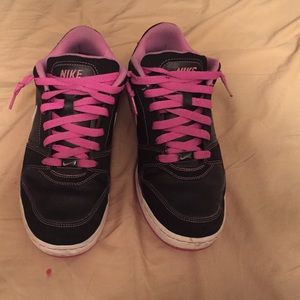 Black and pink used women's nikes