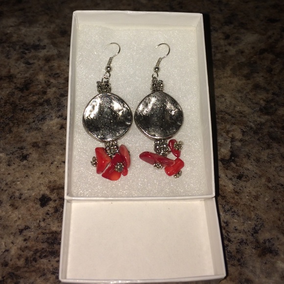 Metallic with fuchsia and red stoned earrings - Picture 2 of 2