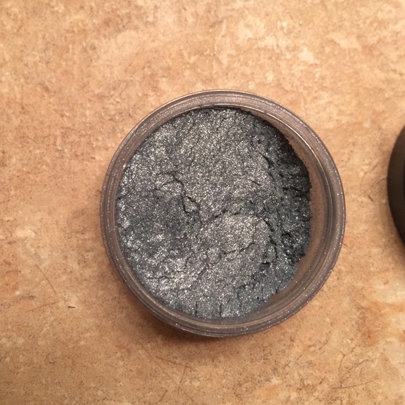 NEVER USED bare essentials eye shadow bundle - Picture 2 of 4