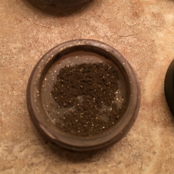 NEVER USED bare essentials eye shadow bundle - Picture 3 of 4