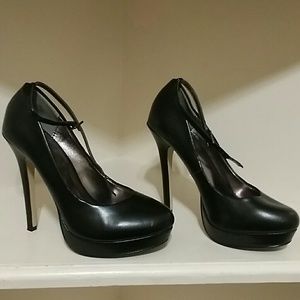 Final $ Worthington black pumps