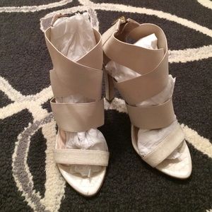 Club Monaco off white sandals worn once size 6.5