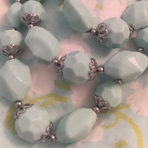 Mint beaded necklace - Picture 3 of 3