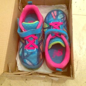 New Balance 6T girls sneakers