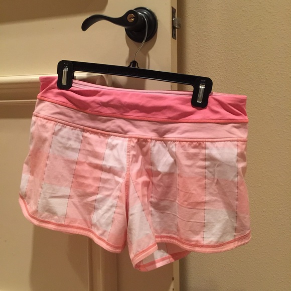 Lululemon Groovy Run Shorts - Picture 1 of 2