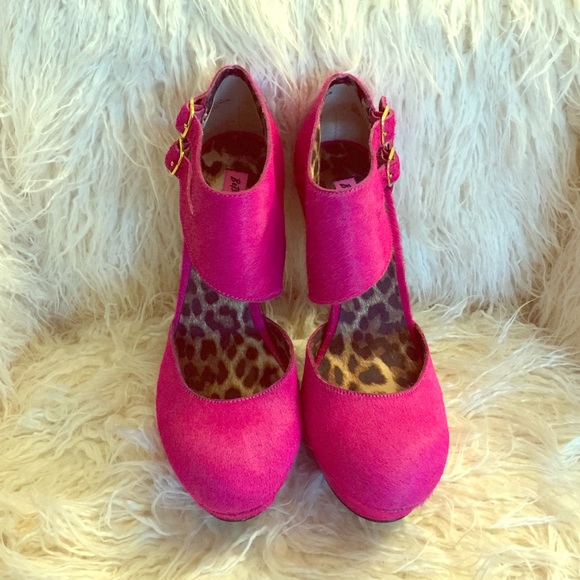 Betsey Johnson Fuchsia heels!