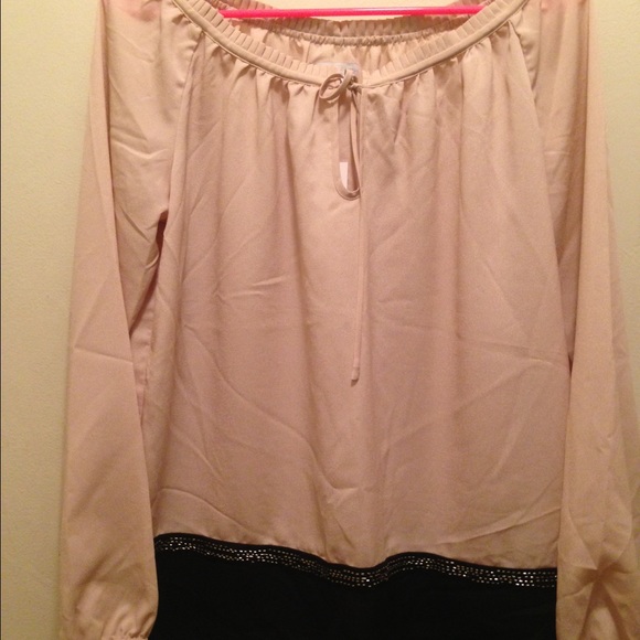 Ruffled collar two toned blouse with black trim