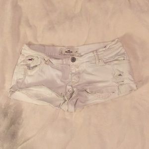 White Hollister shorts!