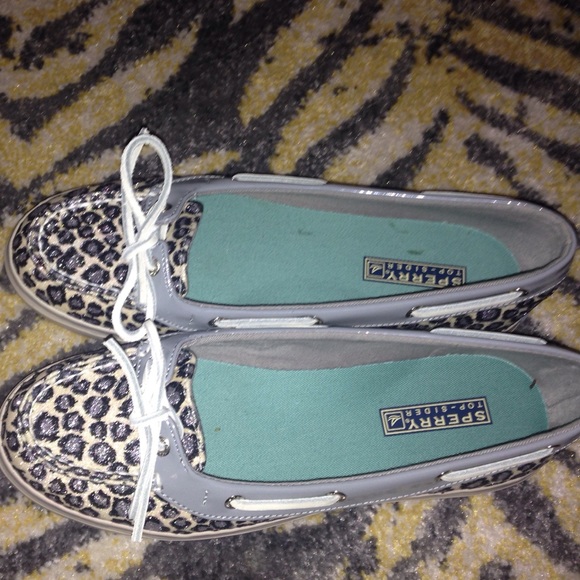Brand new sperrys!!