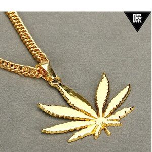Marijuanna necklace