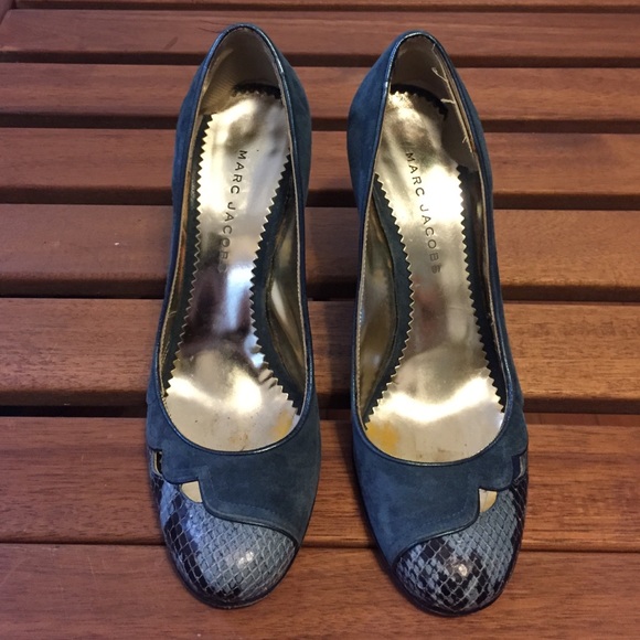 Marc Jacobs blue suede round toe pumps snakeprint