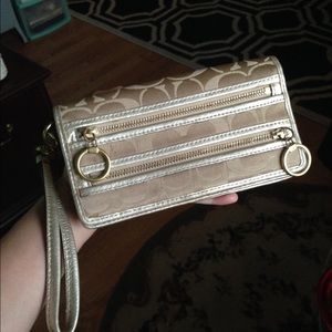 Classic Coach wallet 😊just lowered😊