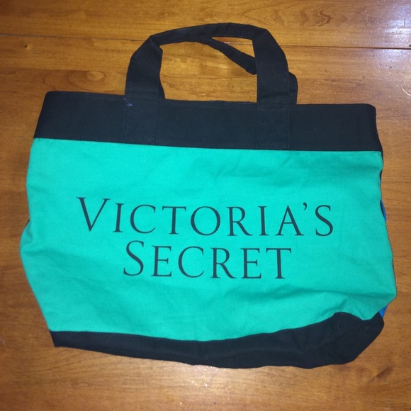 Victoria's Secret Accessories - 💚💚💚LARGE VICTORIA'S SECRET BEACH BAG!!