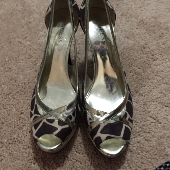 Heels. Animal print and gold trim