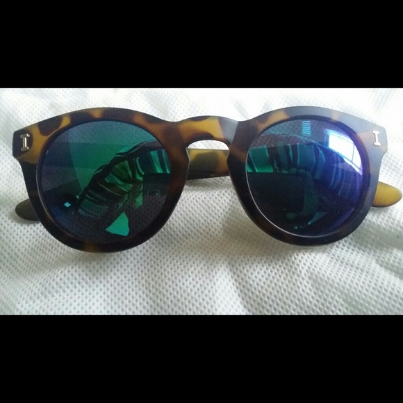 SUNGLASSES