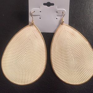 New Oval cream earrings
