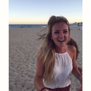 Meet your Posher, Danielle