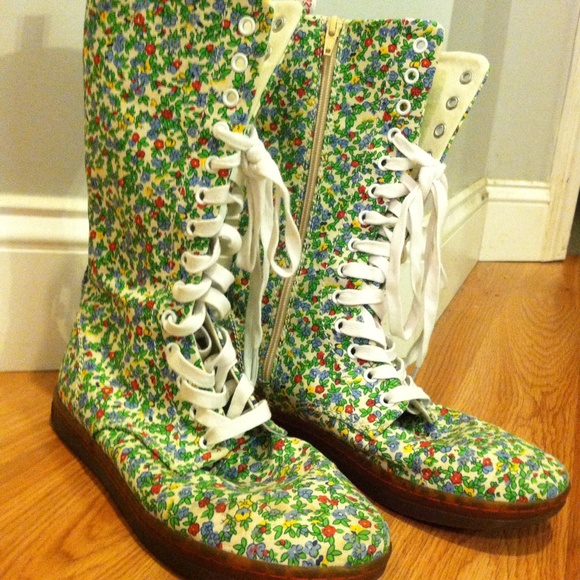 Doc marten floral zipper up boots