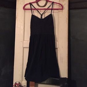 Cute navy dress!! Great detail!