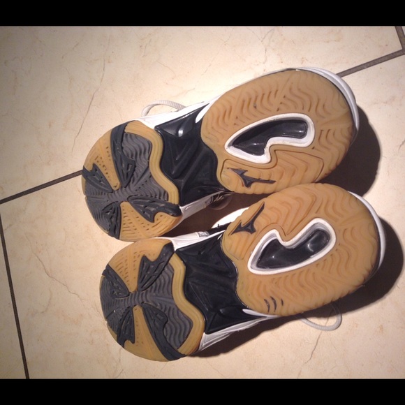 Volleyball tennis shoes - Picture 2 of 2