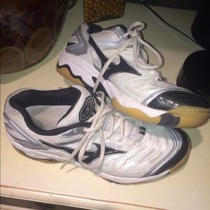 Volleyball tennis shoes