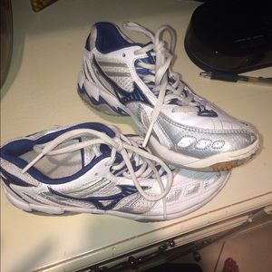 volleyball tennis shoes