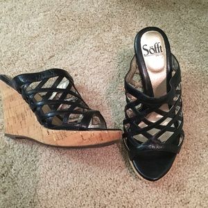 Soft wedge sandal.  Size 6.5 wide