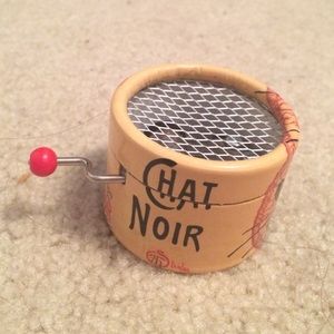 ADORABLE music box from France