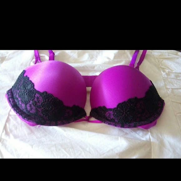 Victoria's Secret Miraculous Plunge 32B NWOT