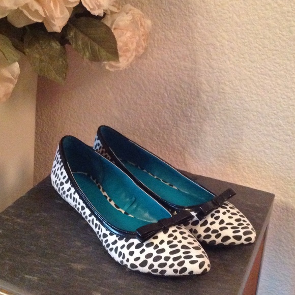 Forever 21 Animal Print Flats - Picture 2 of 3