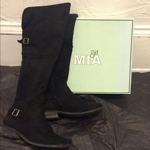 Balck suede knee high boots