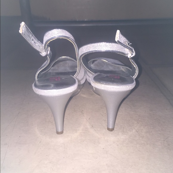 9 & Co. Silver heels - Picture 2 of 3