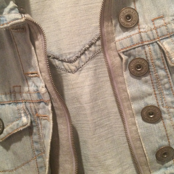 Light Jean jacket - Picture 2 of 3