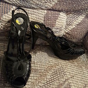 BCBGirls 9 39 patent leather sandals heels shoes