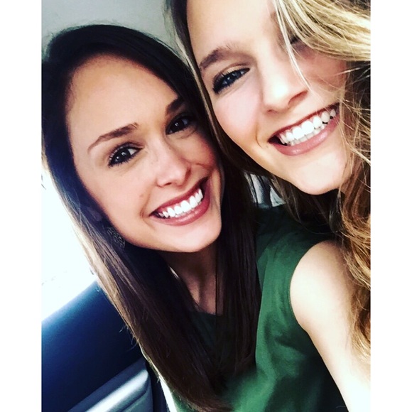 Meet your Posher: Chloe! - Picture 3 of 4