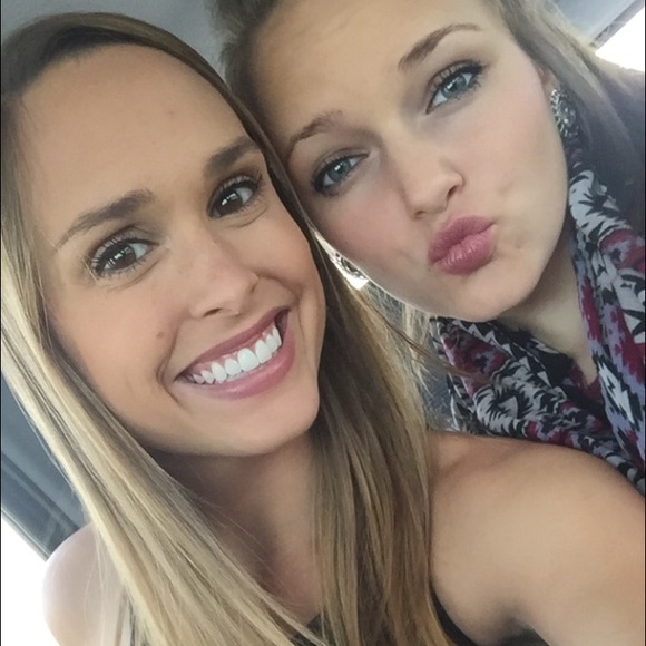 Meet your Posher: Chloe! - Picture 4 of 4