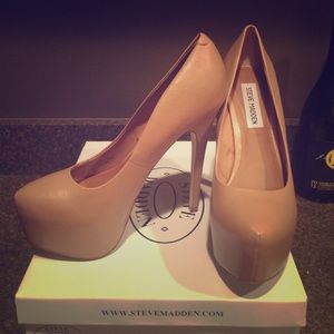 Blush platform leather pumps